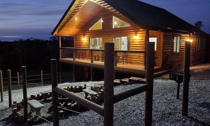 Raymond Cabin | Hafkey Cabin Escape 2 near Yosemite National Park in the Sierra Foothills