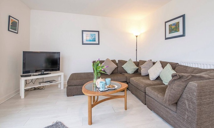 Little Haven House | Hafod, Holiday Home Broad Haven, Sleeps 4, 2 bedrooms, bathrooms