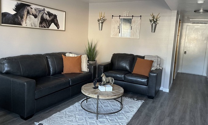 Hagerman Apartment | Hagerman Retreats - beautiful Horse Themed Unit