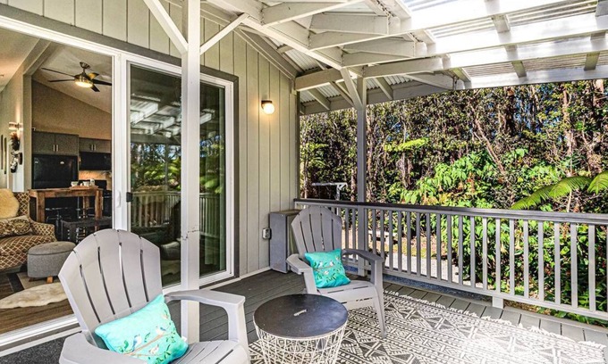 Volcano House | Hale Malie - a peaceful rainforest retreat minutes from Volcano National Park!