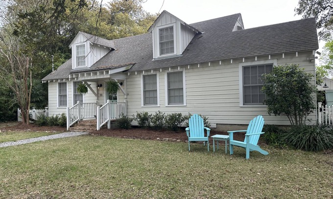 Old Town House | Half a Block to the Beach! Come Bay-Cation here, Spacious House to fit everyone