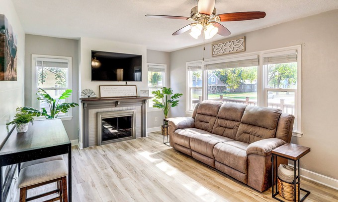 Yankton House | Half-Mi to Dtwn Yankton & River: Charming Home!