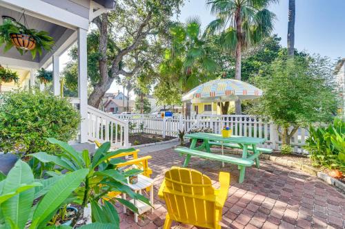 San Jacinto House | Half Mi to Galveston Seawall Home with Yard and Grill
