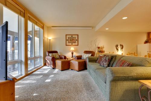 Silvercreek House | half Mi to Granby Ranch Townhome with Fireplace!