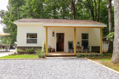 Blairsville House | half Mi to Lake Nottely Blairsville Home with Patio!