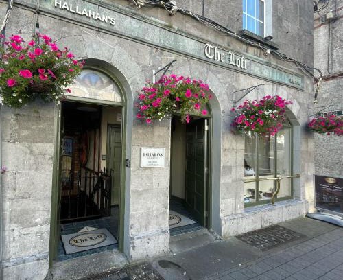Ballina Hotel | Hallahan's