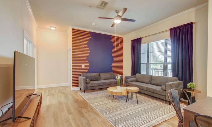 Houston Apartment | Halstead Luxury Living, 3BD, Convenient, Amenities