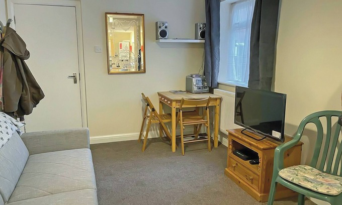 Worthing Apartment | Ham Road Apartment - UK48221