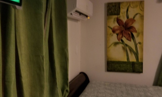 Clason Point Apartment | Hamilton's Hideaway Studio M3