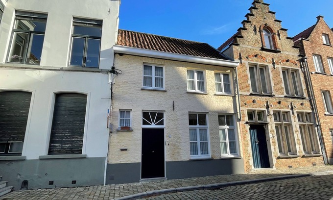 Historical Center Bruges House | HAMILTONHOUSE, away from home but at home in the Bruges 'Unesco' center.