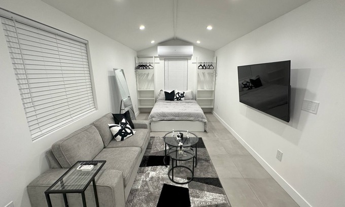 North Hollywood Apartment | "Hamlin House" Studio
