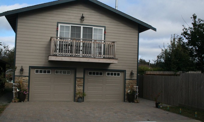McKinleyville Cottage | Hammond Trail Cottage
