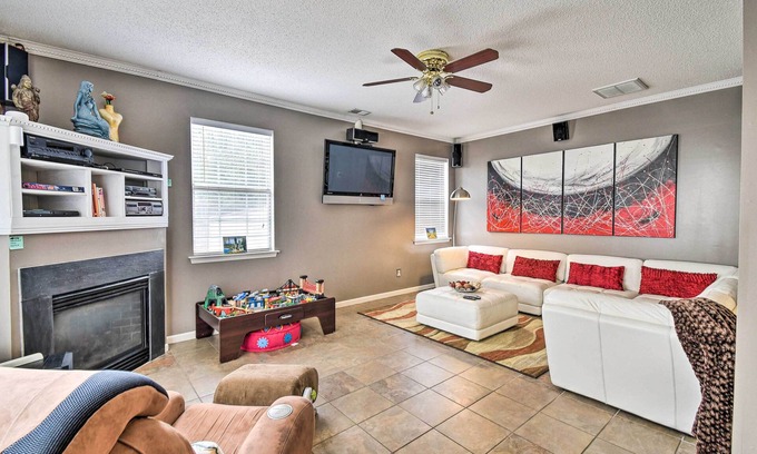 Hampton House | Hampton Home w/Fireplace + Close to Beaches!