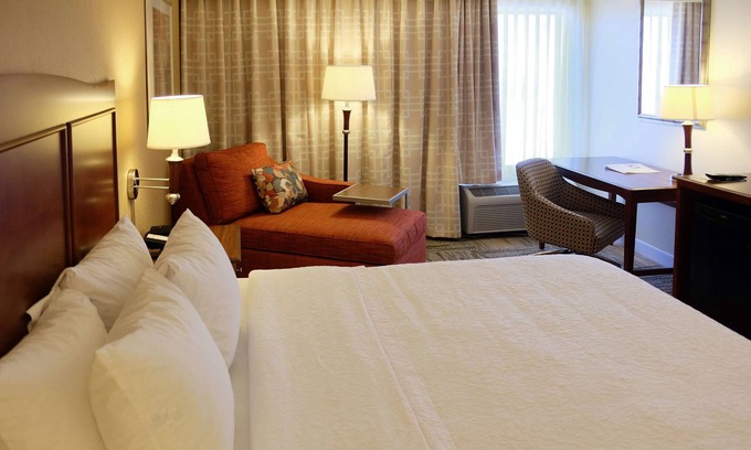 Lima Hotel | Hampton Inn Lima