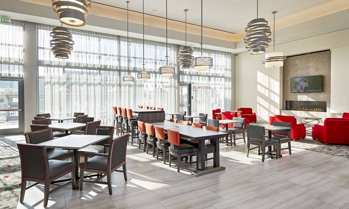 Harbor Hotel | Hampton Inn Long Beach Airport