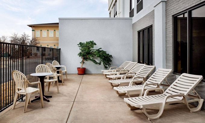 Longmont Hotel | Hampton Inn Longmont