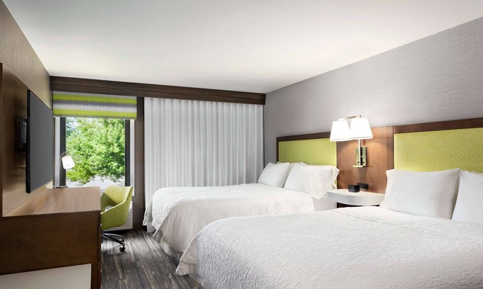 Brookfield Hotel | Hampton Inn Milwaukee/Brookfield