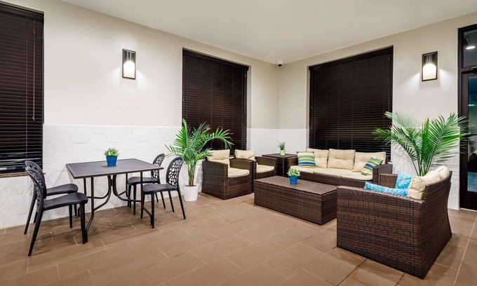 Fort Lee - Paramus Hotel | Hampton Inn Paramus