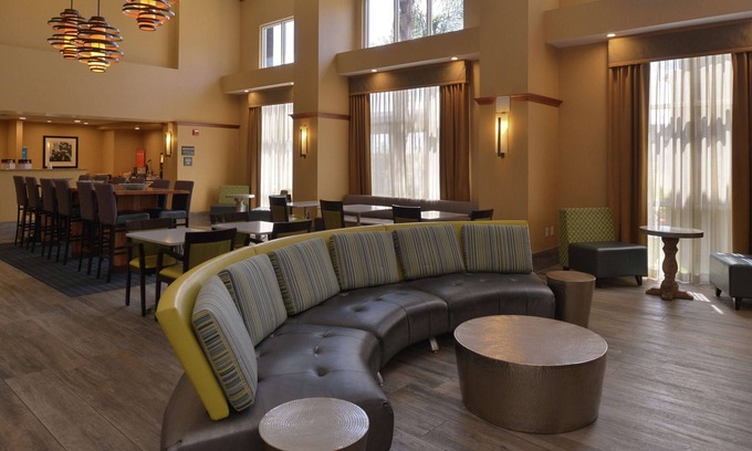 Greenacres Hotel | Hampton Inn & Suites Bakersfield North-Airport