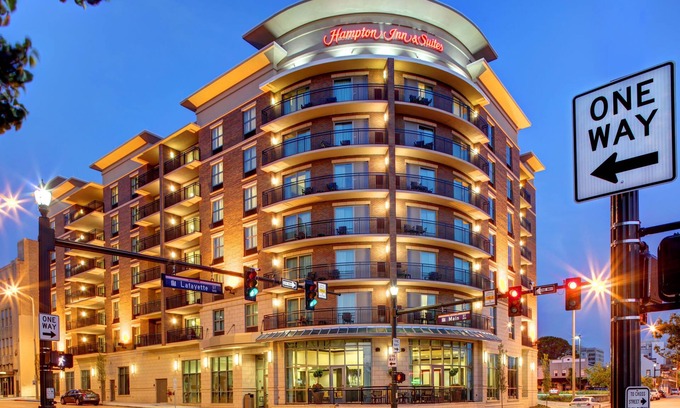 Baton Rouge Hotel | Hampton Inn & Suites Baton Rouge Downtown