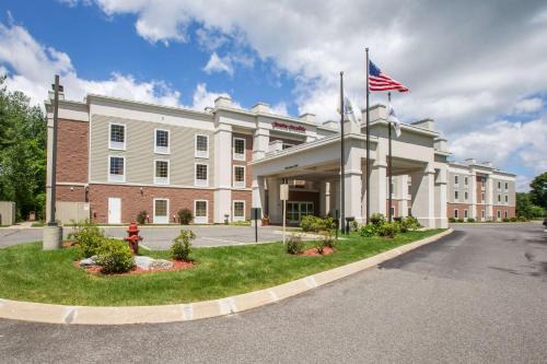 Lenox Hotel | Hampton Inn & Suites Berkshires-Lenox
