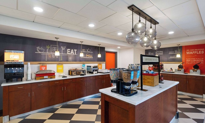Harrisburg Hotel | Hampton Inn & Suites Harrisburg/North