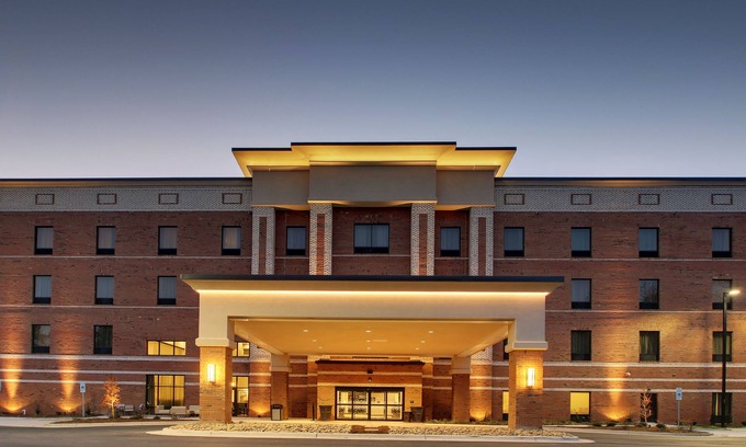 Southeast Raleigh Hotel | Hampton Inn & Suites Knightdale Raleigh