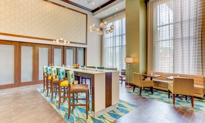 Manchester Hotel | Hampton Inn & Suites Manchester