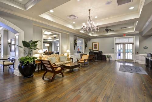 Yamacraw Village Hotel | Hampton Inn & Suites Savannah Historic District
