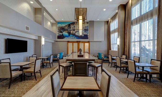 Tulare Hotel | Hampton Inn & Suites Tulare