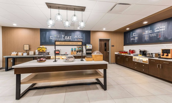 Benton Harbor Hotel | Hampton Inn & Suites Benton Harbor