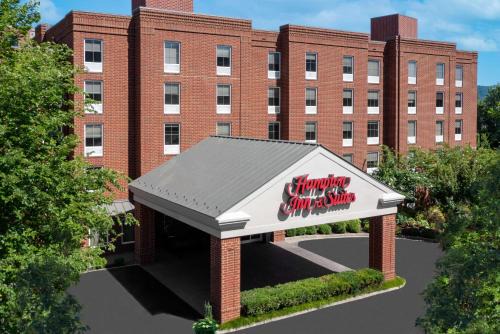Charlottesville Hotel | Hampton Inn & Suites Charlottesville at the University