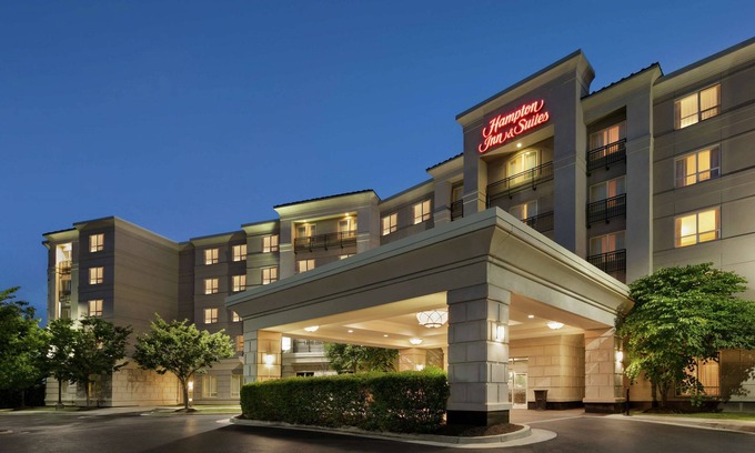 Sterling Hotel | Hampton Inn & Suites Washington-Dulles International Airport