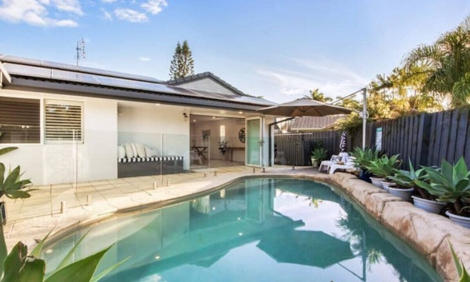 Robina House | Hampton Style Luxury House Private Pool Robina