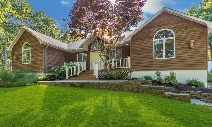 Hampton Bays House | Hamptons - Pool & Private Tennis Court, Hot Tub, 2 Pickleball Courts