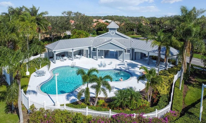 Palmer Ranch House | Hamptons Preserve - Stylish 3 Bedroom Home by Gulfcoast Holiday Homes