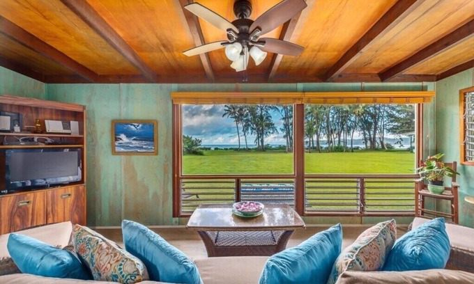 Hanalei House | Hanalei Bay, ocean view bungalow. Steps to sand,1B/1BA Local style, romantic!
