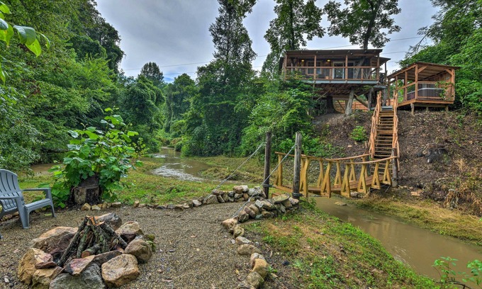 Cosby Apartment | Hand-Crafted ‘Creekside Treehouse’ with Grill!