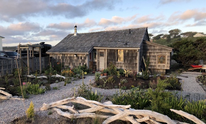 Bandon Cottage | Handbuilt Beach Cottage on the South Jetty Estuary