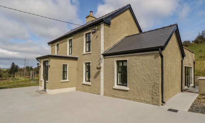 Ballymote House | HANNON'S COUNTRY FARMHOUSE, pet friendly in Ballymote, County Sligo