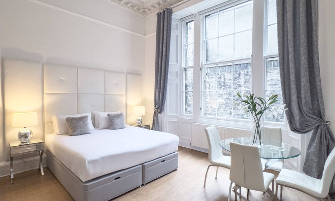 New Town House | Hanover 71 Suites