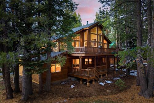 Truckee House | Hansel by AvantStay Pool Table 5mins to Skiing
