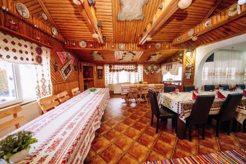 Rucar House | Hanul Veseliei