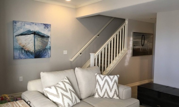 Jefferson Park House | Happening Jefferson Park Retreat