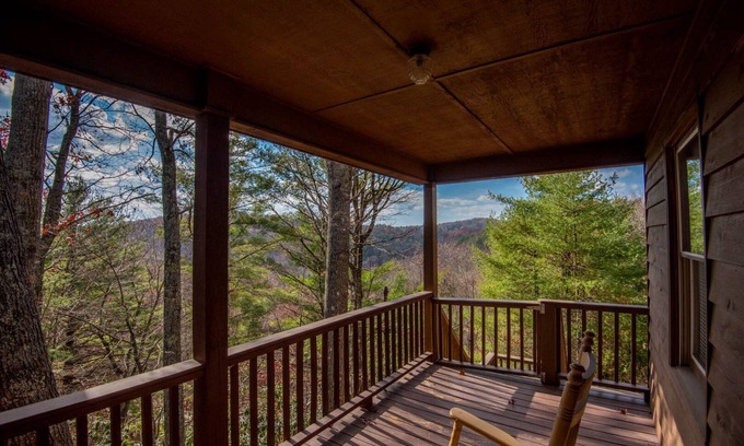 Fleetwood Cottage | HappiNest: Hot Tub + Fire Pit + Mountain Views