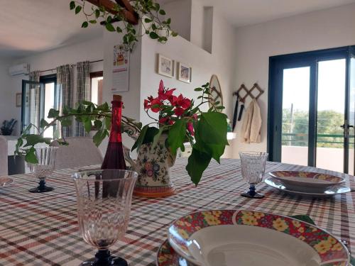 Maddalenedda Apartment | Happy Holiday Apartment 157 sq m near the sea