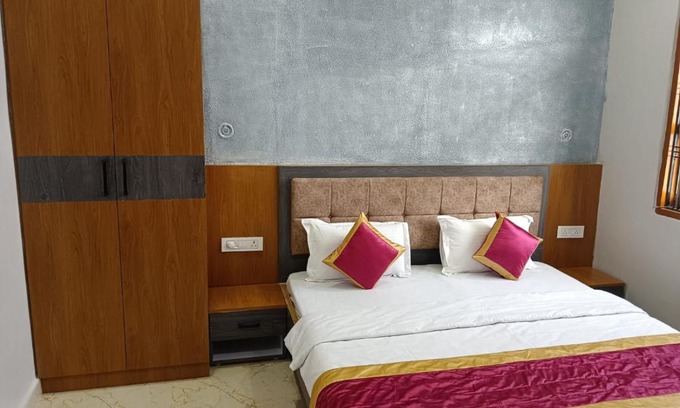 Mahmoorganj House | Happy Homes - Entire 2BHK Flat