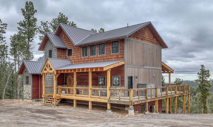Deadwood House | Happy Hour Hideaway - Magnificent Mountain Views!
