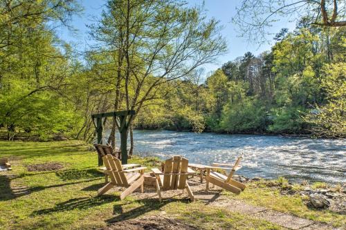 Ellijay House | Happy Jacks Cabin on River with Deck and Game Room!