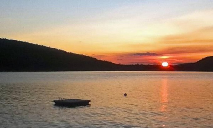 Mount Sunapee House | Happy Place On Lake Sunapee - 10 minutes from the ski resort